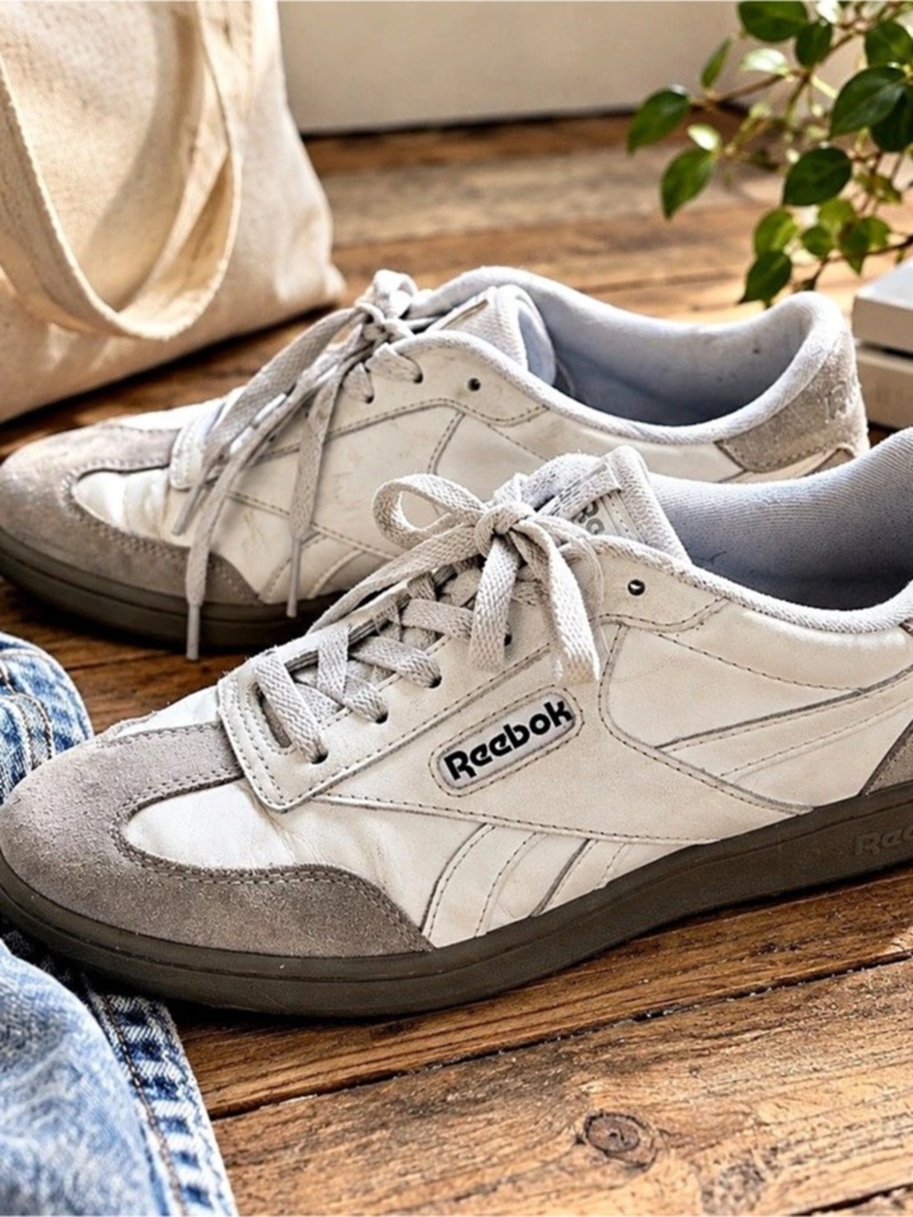 Reebok Classic Leather White & Gray Sneakers size 6.5